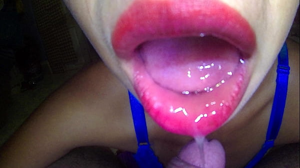 Image Hermanastra puta recibe esperma dentro de su boca mamadora sexy