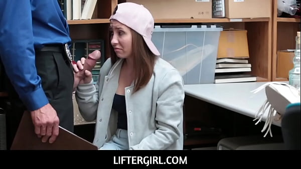 Image LifterGirl -  Cute Hayden Hennessy having large massive dick to fuck