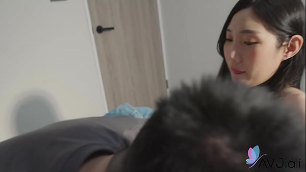 Image Chinese wife with big tits Li Er cheats on her husband.