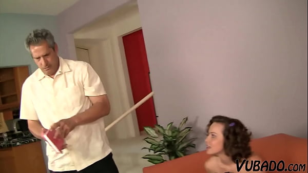 Image 18 Year Old Amateur Gets A Facial