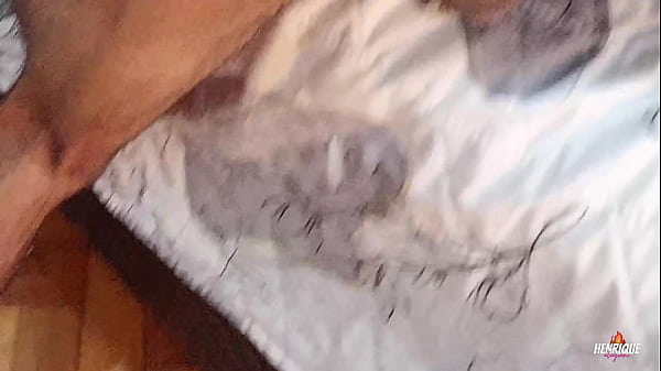 Image O MEU VIZINHO DOTADO ME DEIXOU CHEIO DE LEITE, APROVEITOU QUE A MULHER FOI TRABALHAR PRA ALIVIAR O ESTRESSSE.