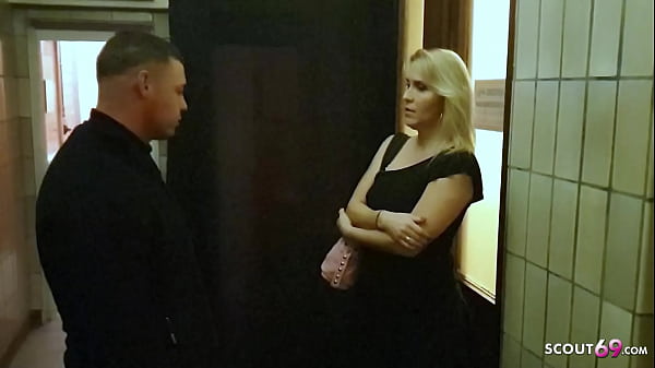 Image Reife Deutsche Julia Pink laesst sich vom T&uuml_rsteher auf dem Disco Klo ficken