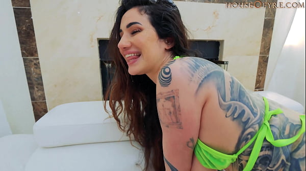 Image Curvy Goddess Arabelle Raphael in BIG OILED BUTTS