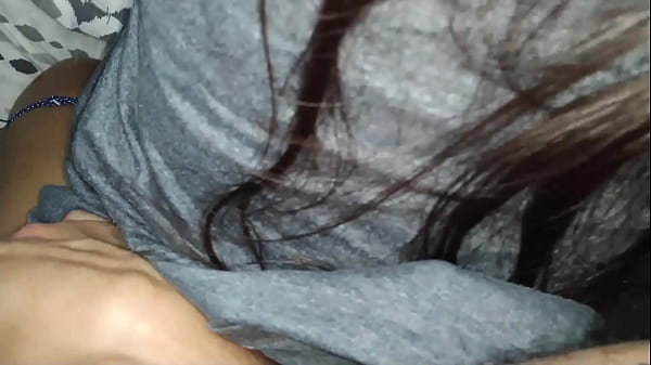 Image Primera vez siendo puta y me toca abrir su apretado co&ntilde_o, qu&eacute_ rico gime la primeriza. Video real casero