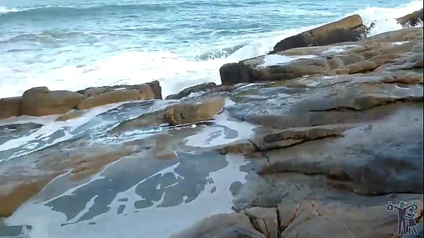 Image Levei a namorada na praia para ter uma linda vista, s&oacute_ n&atilde_o disse qual