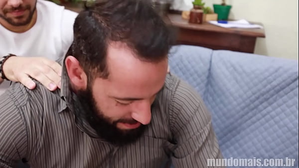 Image Uma reuni&atilde_o de homens peludos e maduros acabou em sexo entre eles!