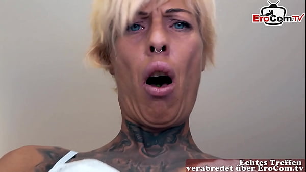 Image Deutsches d&uuml_nnes Tattoo Model abgeschleppt beim echten blind date casting