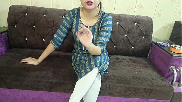 Image Tharki Aurat Makan Malkin Ne apne kirayedar ko chodne ka training de hai