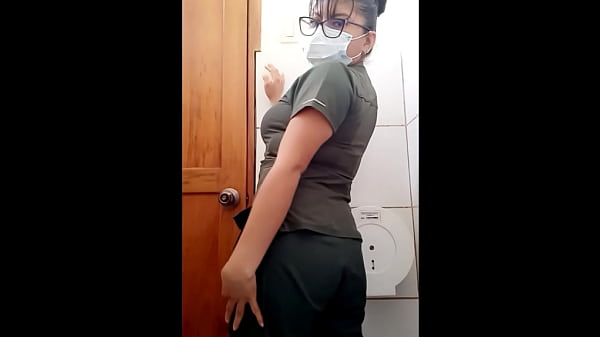 Image AHORA TODAS LAS ENFERMERAS HACEN PORNO CASERO EN ESTE HOSPITAL!! ENFERMERA CORROMPIO A TODO EL PERSONAL MEDICO Y AHORA SE PASEA HACIENDO DESNUDOS EN SU TRABAJO Y PUBLICANDO EN XNXX - PORNO CASERO REAL