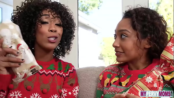 Image Misty Stone, Sarah Lace Her Family Holiday Session