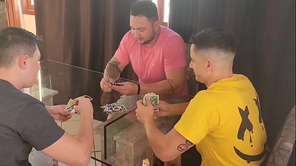 Image Meu marido chamou os amigos para irem em casa e eu dei pra todos!