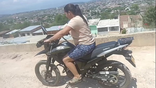 Image As&iacute_ le cobr&oacute_ las clases manejo de moto a Keilimar