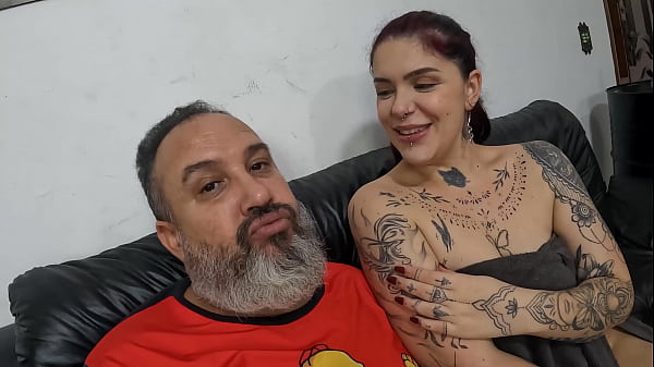 Image Rai Dobler pela primeira vez apronta por tr&aacute_s das c&acirc_meras