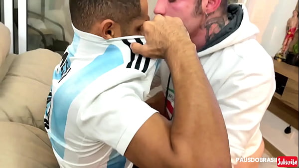 Image socando gostoso interrracial