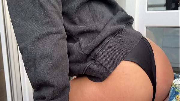 Image flashed my dick when my stepsister walked around the apartment and she looked