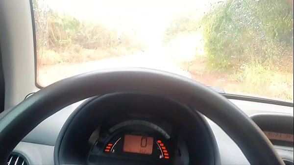 Image Paramos a viagem para ela me fazer uma punheta at&eacute_ gozar porra na m&atilde_o dela