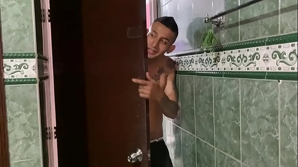 Image Me culeo al primo de mi novio hasta que se corre en mi boca y me tomo toda su leche.