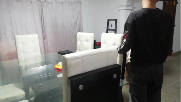 Image mientras cocinaba mi hermanastro me seduce y terminamos cogiendo bien duro