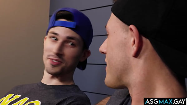 Image Who's BIGGER? Frats Kane Fox and Ryder Owens compare their dick sizes and brag about who's better at fucking girls. There is only one way to find out!