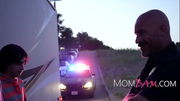 Image Stepmom And Stepsis Figure A Way Out Of Cop's Custody