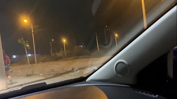 Image Recojo a desconocida en la calle para ayudarla y le hago pagarme el favor con una mamada