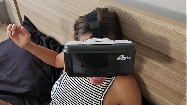 Image Stepmom gets first impressions from VR glasses