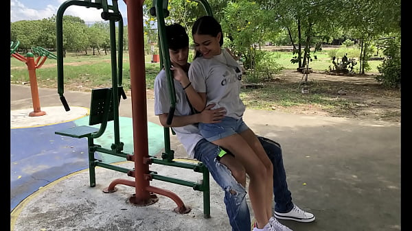 Image D&Iacute_A 1 - HERMANASTRO  INVITA  A SU HERMANASTRA A LA  CAMA DESPUES DE HACER EJERCIO EN EL PARQUE AL AIRE LIBRE  - &iexcl_Creampie sorpresa para la HERMANASTRA ! - FAMILIA JODIDA