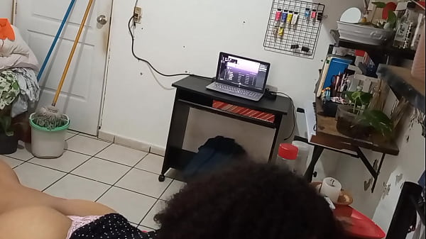 Image Maestra milf gordibuena haciendo la limpieza del cuarto ense&ntilde_a tanga