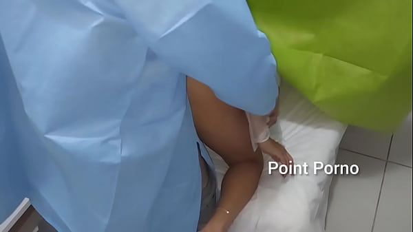 Image Na consulta m&eacute_dico faz paciente ficar excitada com exame vaginal e anal