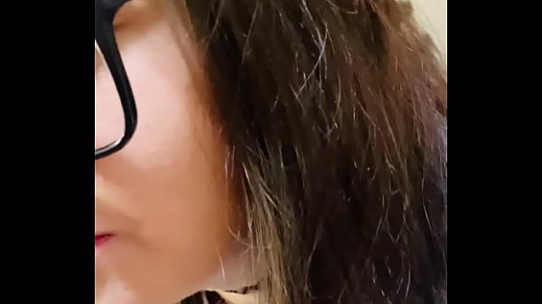 Image Hermosa puta me hace una mamada y me vengo en su cara bonita | MinnieSoulDays