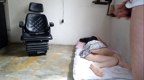 Image Me salto la pared del patio trasero de mi vecina mientras el cornudo trabaja me follo a su esposa.