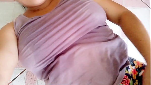 Image GORDITA TETONA SEXY MODELA EN EL PISO Y SE TOCA SENSUALMENTE SUS FENOMENALES TETAS NATURALES, ESTA MUY CALIENTE PORQUE LLEVA 20 DIAS SIN TENER SEXO. ME PREGUNTO SU ALGUIEN QUISIERA VENIR A CASA Y FOLLARME. PORNO REAL EN CASA
