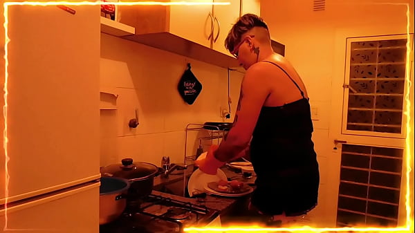 Image ELLA QUIERE SER AMA DE CASA PERO ES MUY PUTA