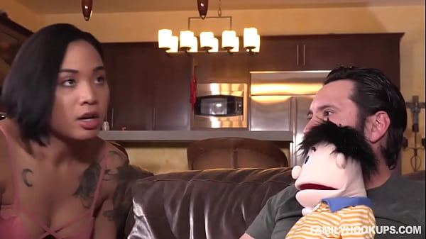 Image Puppet Insanity with Tommy and Honey Gold