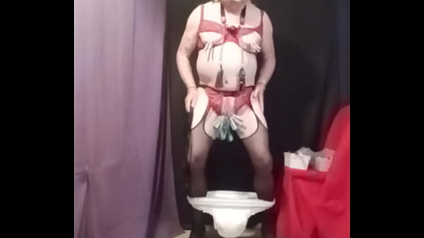 Image Solo BDSM spel met in incontinentie broekje