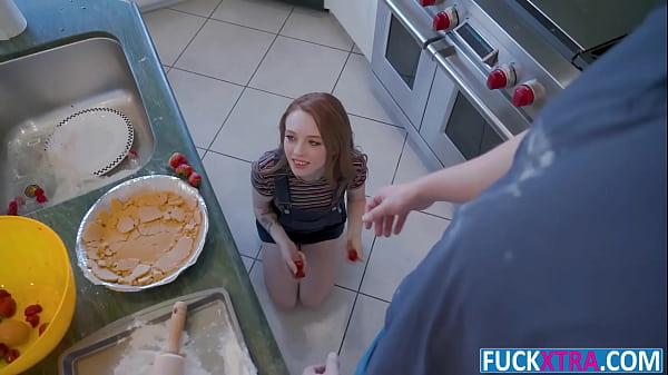 Image Madi Collins Gets Big Choco Chip in Kitchen