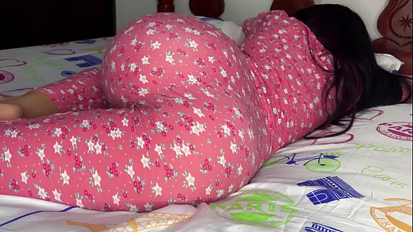 Image El Culo de mi Hijastra en Pijama no Puedo Dejar de Verlo - Mi Padrastro Pervertido me Quiere Follar por el Culo