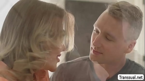Image Blonde Tbabe Emma Rose lets horny boyfriend fuck her ass