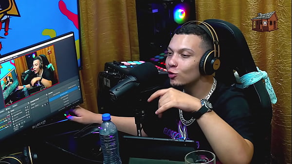 Image Bia Hot mostra as curvas do seu corpo com Detalhes, ela &eacute_ Deliciosa! - Podcast P&aacute_pum no Barraco! Completo no Sheer - XVIDEOS RED
