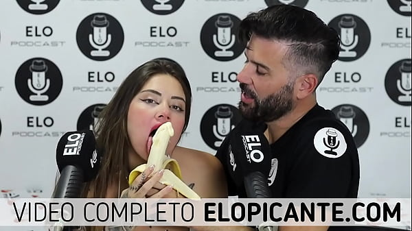 Image SARA BLONDE CHUPA LA BANANA CON CREMA DE ELO PODCAST