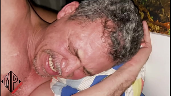 Image O porteiro Isaac sempre vem trazer as correspondencias quando Raphael est&aacute_ sozinho, dessa vez ele veio na hora certa, levou fundo do cuzinho e chorou de prazer