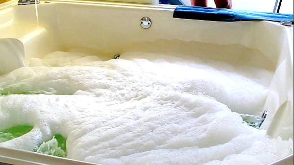 Image FUN AND SEX IN JACUZZI