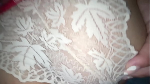 Image Mi hermanastra viene del colegio a contarme como sus compa&ntilde_eros tuvieron sexo oral y le digo que lo replique conmigo para entender