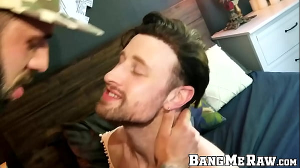 Image Bearded Romeo Davis pounds jock bareback after deepthroat