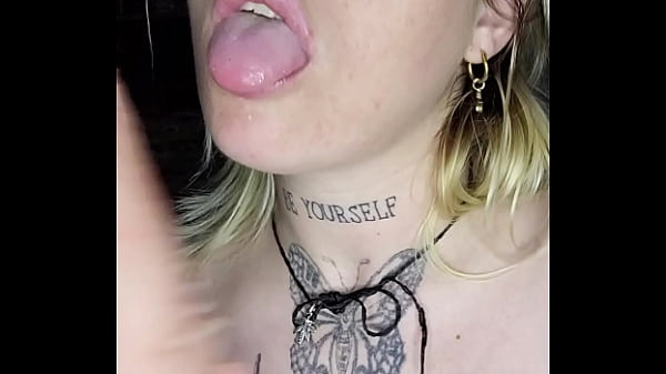 Image Rubia blanquita se toca delicioso con sus dildos