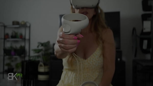 Image Dumb StepMom Tricked by VR Gamer StepSon - Scene 3of3