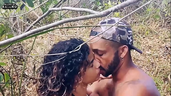 Image Nao tinha lugar pra fuder a gostosa entao foi no mato mesmo que a taca entrou no rabo dela..meu marido pediu para ser corno e realizei a fantasia dele dar minha buceta pro amigo dele no mato