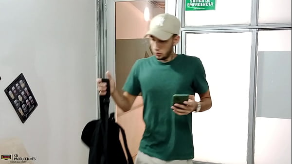 Image Encuentro a mi cachondo hijastro masturb&aacute_ndose y le ayudo -Historia completa