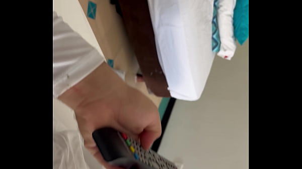 Image Recepcionista del hotel es follada por hu&eacute_sped cuando va a cambiar las sabanas
