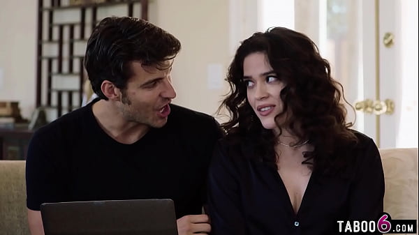 Image Computer technician finds porn on latina MILF Victoria Voxxx her pc